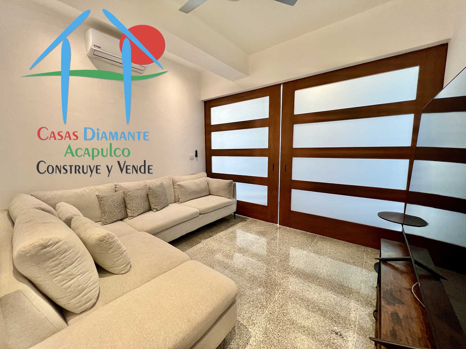 Ocean Front 808 - Sala de televisión 4